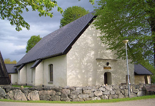 Helgesta kyrka exteriörbild