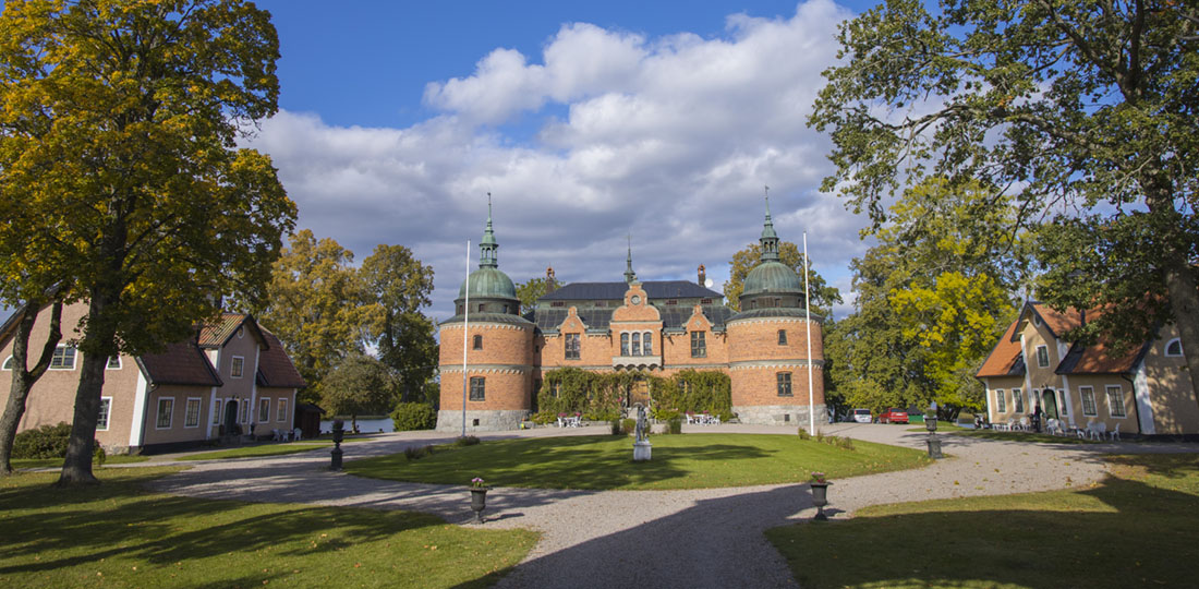 Rockelstad slott med flyglar