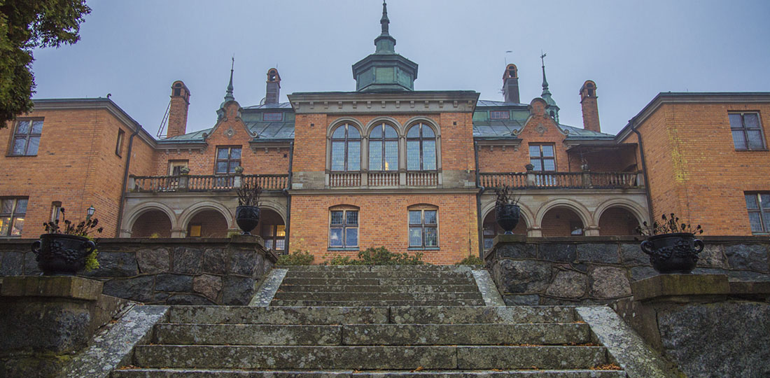 Rockelstad slott sjösidan närbild