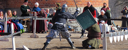 Riddarspel turnering med svärd och skjöldar